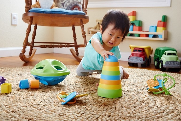 Детские игрушки из переработанных пластиковых бутылок.