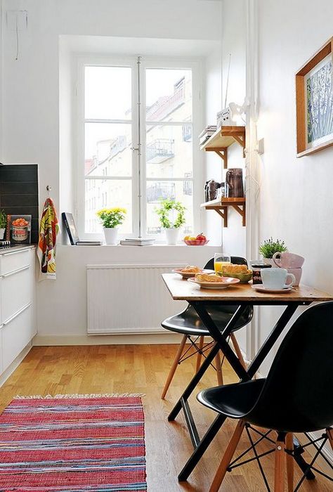 Где найти место для обеденного стола на маленькой кухне: Практический совет