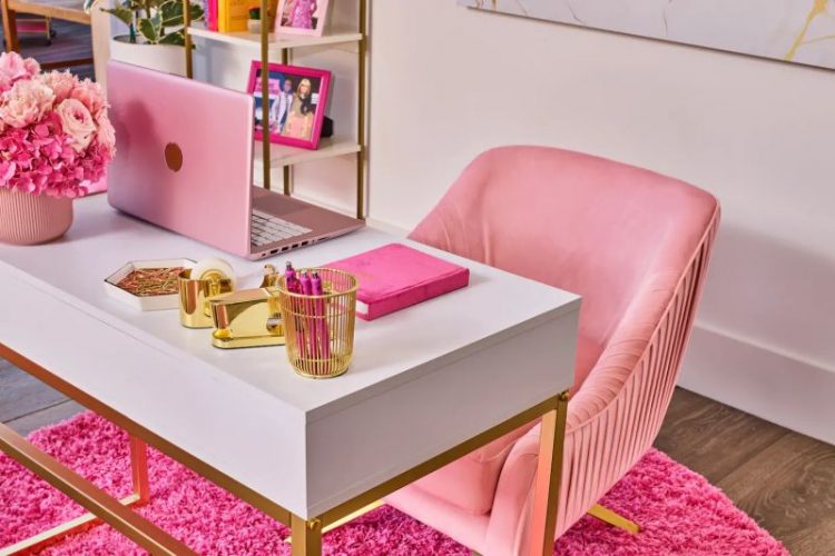 Розовые домики для взрослых в стиле Барби