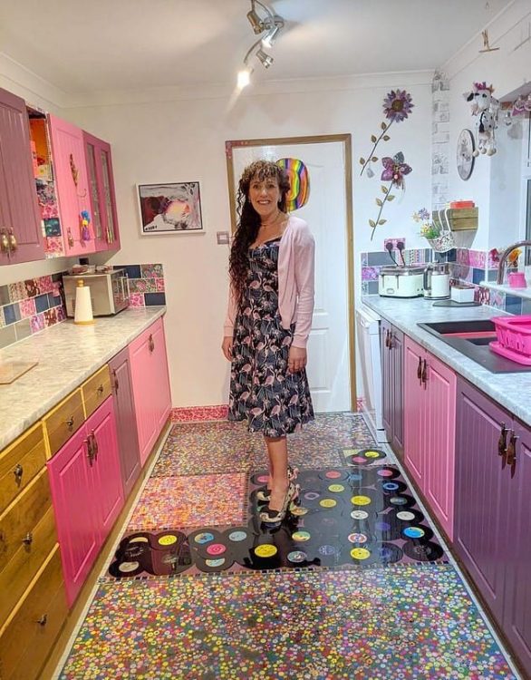 Женщина сделала яркий ремонт на кухне, чтобы отомстить мужу-изменнику