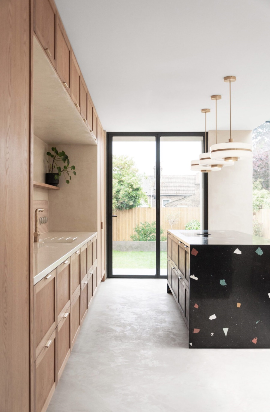 Пять дизайнерских кухонь с элементами терраццо